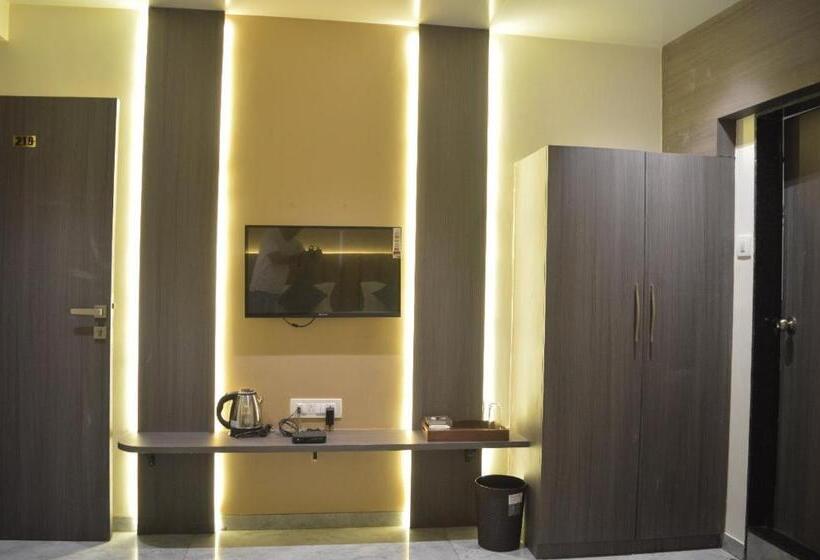 هتل Aarush Residency