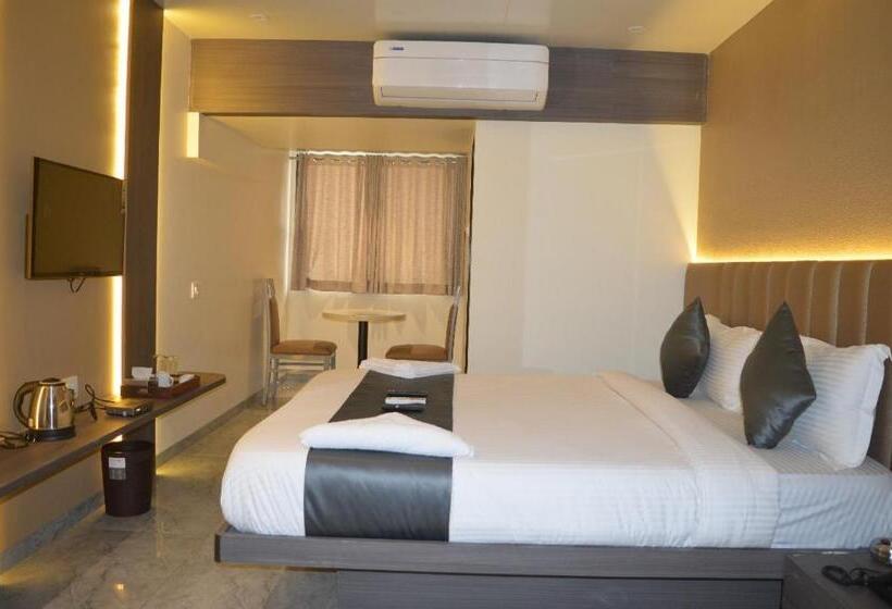 هتل Aarush Residency