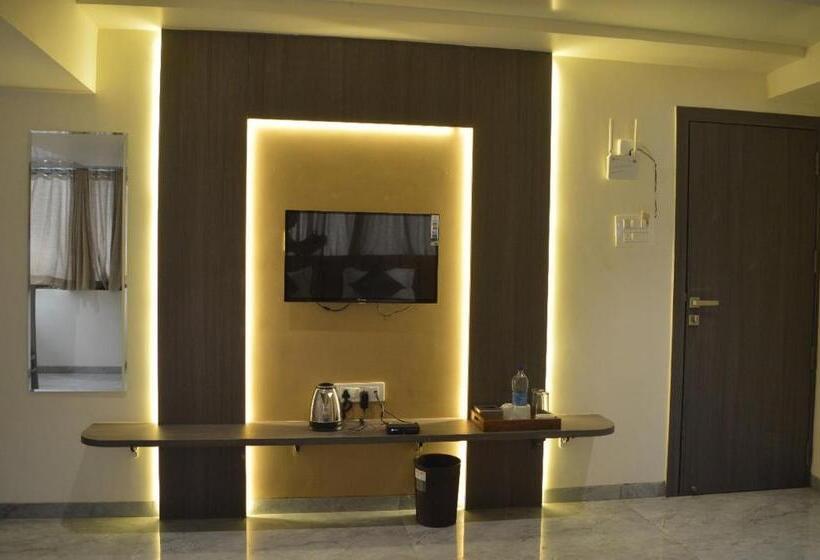 هتل Aarush Residency