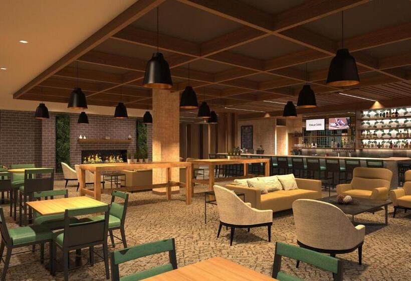 Отель Courtyard By Marriott Milwaukee Brookfield At Poplar Creek