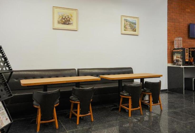 בית מלון כפרי Downtown