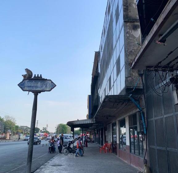 酒店 โรงเเรมลพบุรีซิตี้ Lopburi City