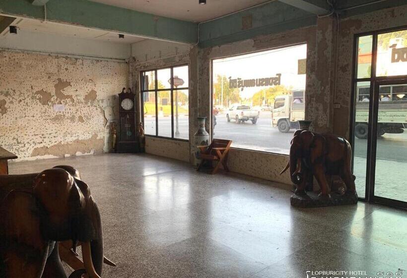 Hotell โรงเเรมลพบุรีซิตี้ Lopburi City