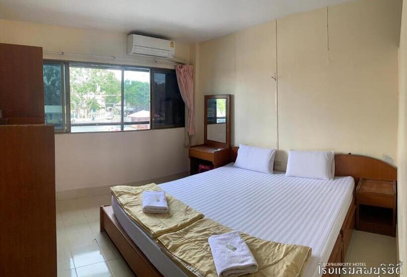 Hotell โรงเเรมลพบุรีซิตี้ Lopburi City
