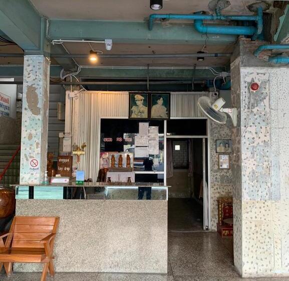 Hotell โรงเเรมลพบุรีซิตี้ Lopburi City