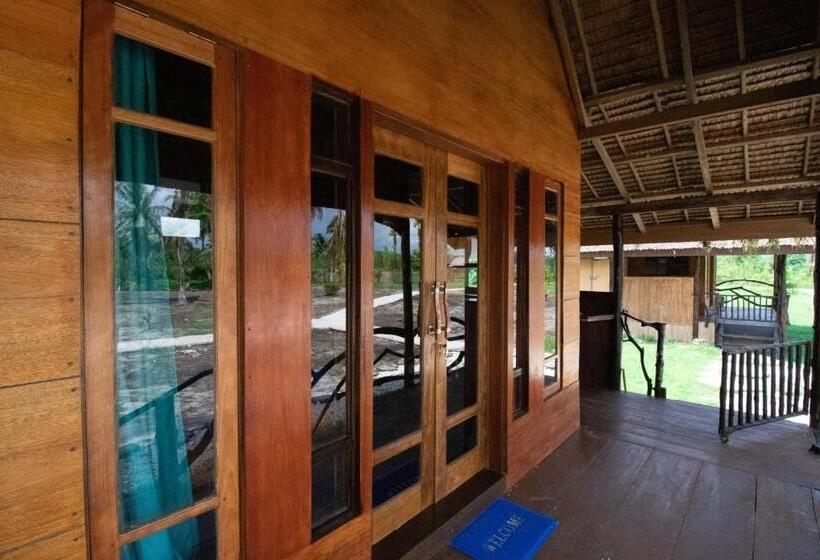 בית מלון כפרי Novali Surf Retreat Mentawai