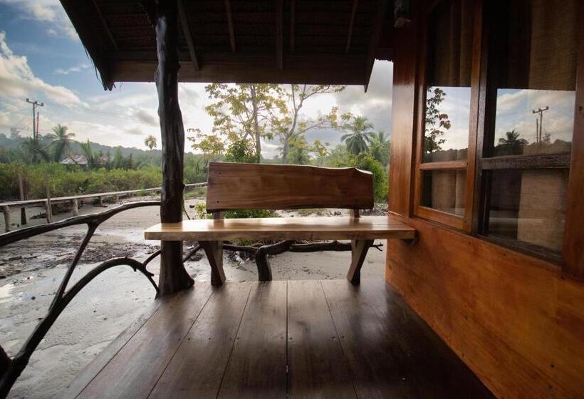 בית מלון כפרי Novali Surf Retreat Mentawai