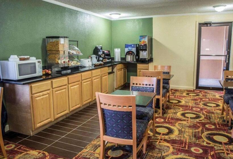فندق Rodeway Inn & Suites Plymouth Hwy 64