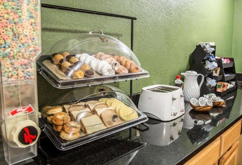 فندق Rodeway Inn & Suites Plymouth Hwy 64