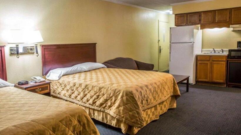 فندق Rodeway Inn & Suites Plymouth Hwy 64
