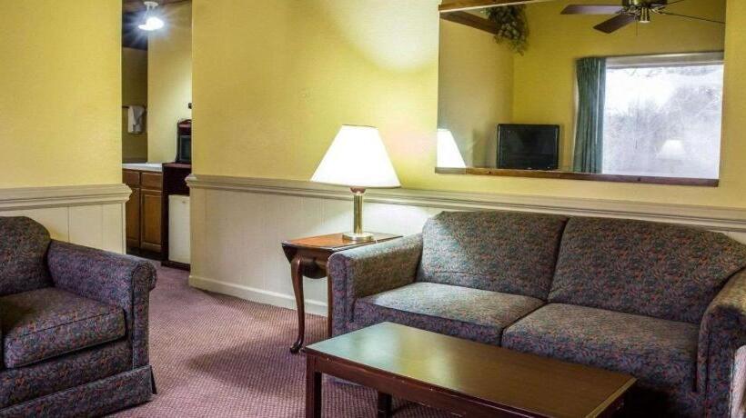 فندق Rodeway Inn & Suites Plymouth Hwy 64