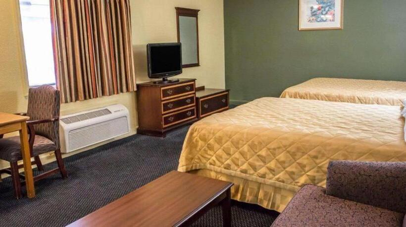 فندق Rodeway Inn & Suites Plymouth Hwy 64