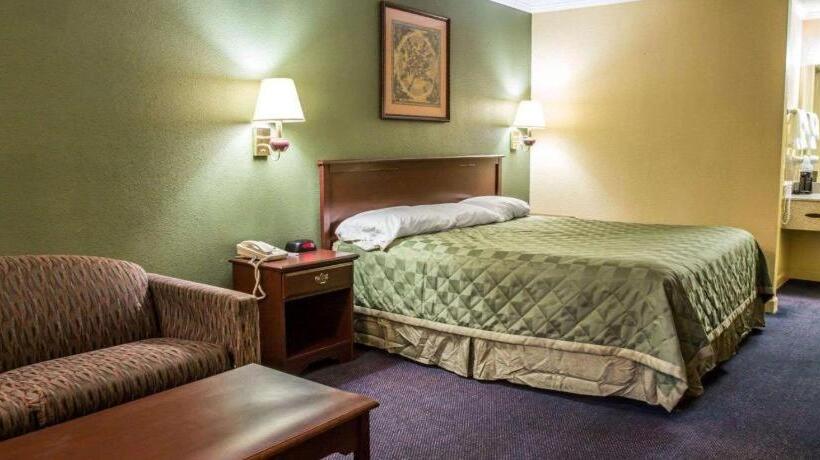 فندق Rodeway Inn & Suites Plymouth Hwy 64