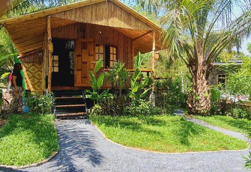 Hotelli Tee Bungalow In The Jungle