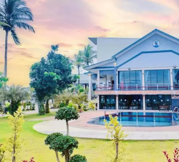 Hotelli The Coco Grand Chalet Pakbara