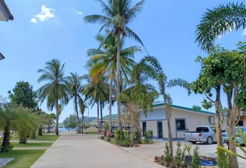 Hotelli The Coco Grand Chalet Pakbara