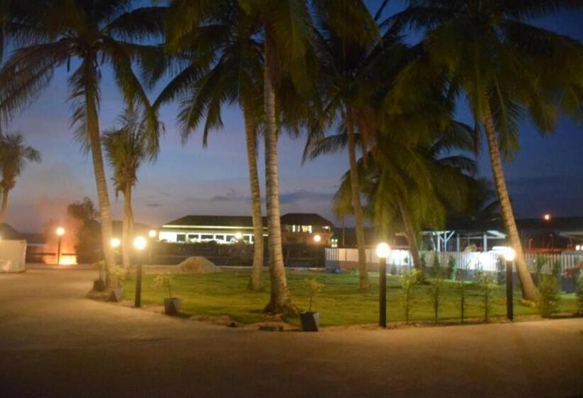 Hotel The Coco Grand Chalet Pakbara