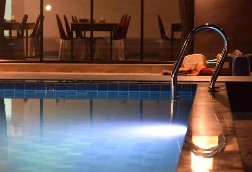 Hotelli The Coco Grand Chalet Pakbara