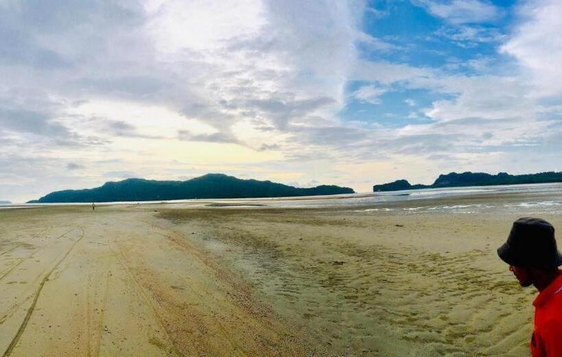 Hotel The Coco Grand Chalet Pakbara