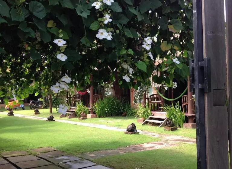 Ketewel Bed & Breakfast Yoga Room