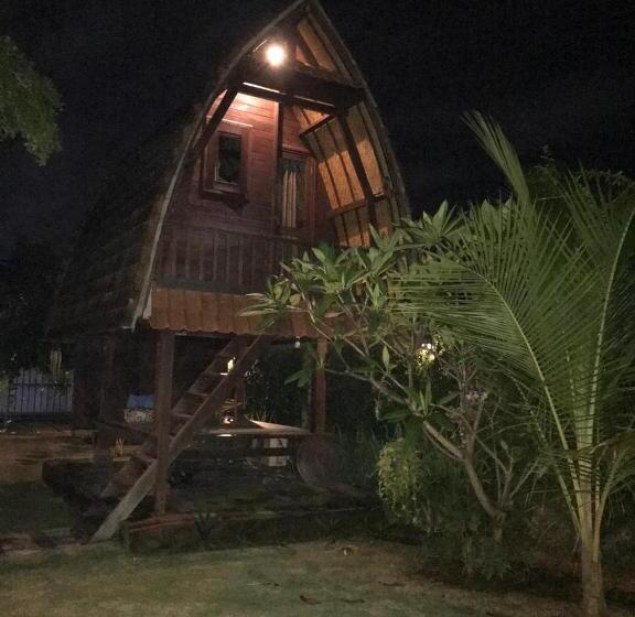 Ketewel Bed & Breakfast Yoga Room