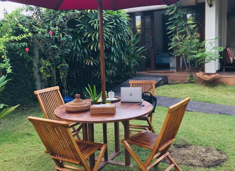 Ketewel Bed & Breakfast Yoga Room