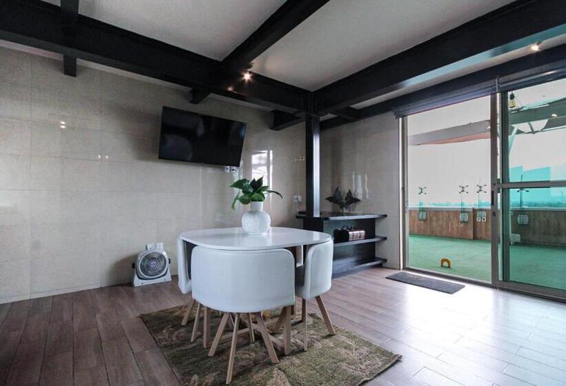 Luxury Rooftop Suiteb