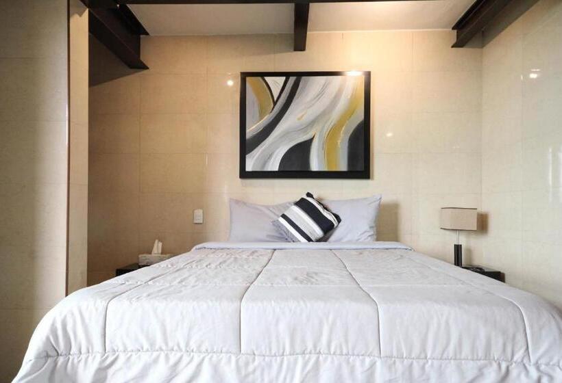 Luxury Rooftop Suiteb