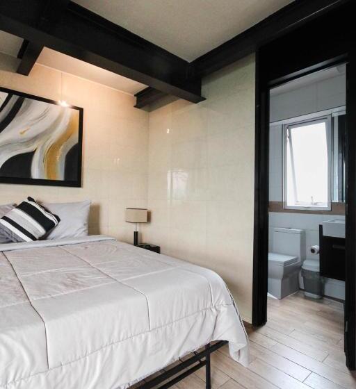 Luxury Rooftop Suiteb