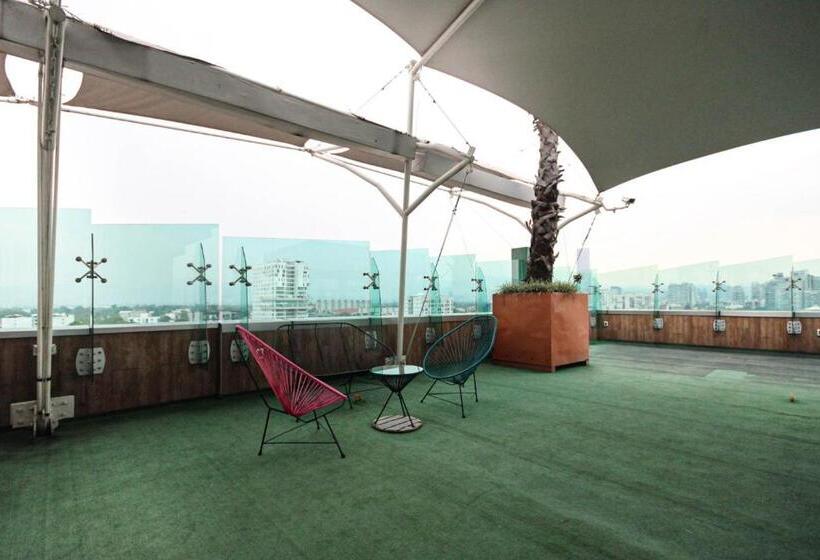 Luxury Rooftop Suiteb
