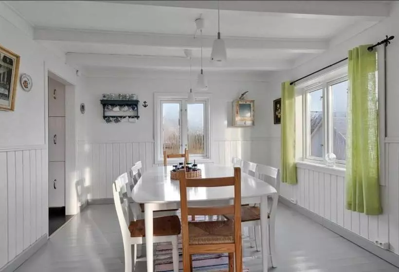 Majatalo Arctic Ocean Lodge