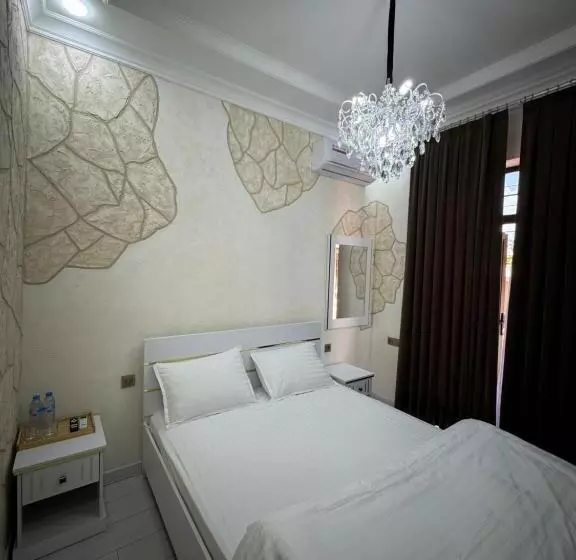 ペンション Salomat Guest House