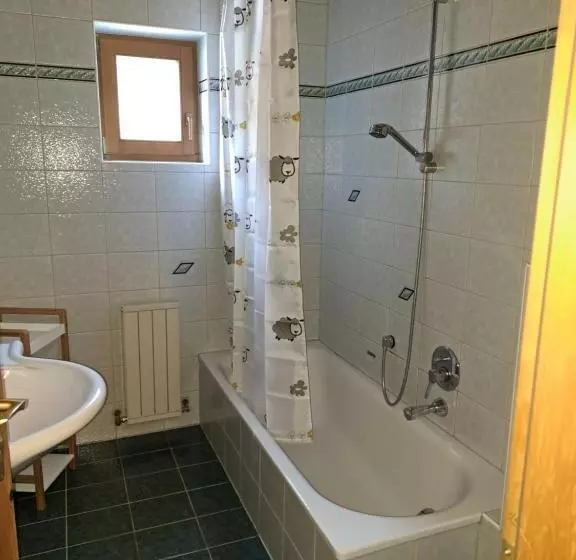 Retkeilymaja Permadieshof