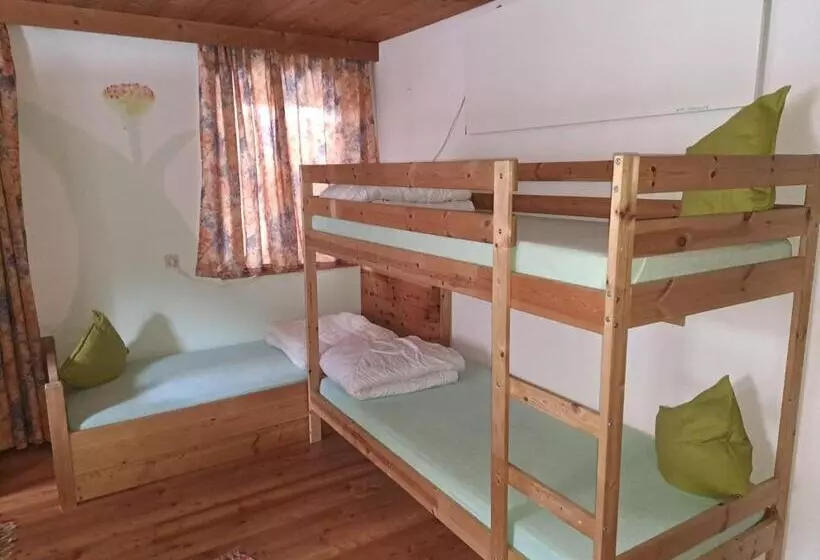 Retkeilymaja Permadieshof