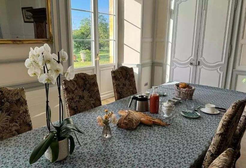 ベッドアンドブレックファースト Chambre D Hôte Dans Le Château De Mauhic