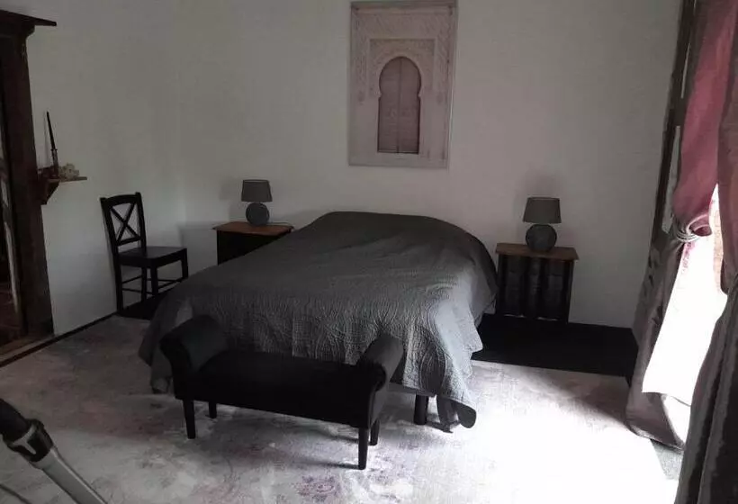 Aamiaismajoitus (B&B) La Petite Salamandre Bleue