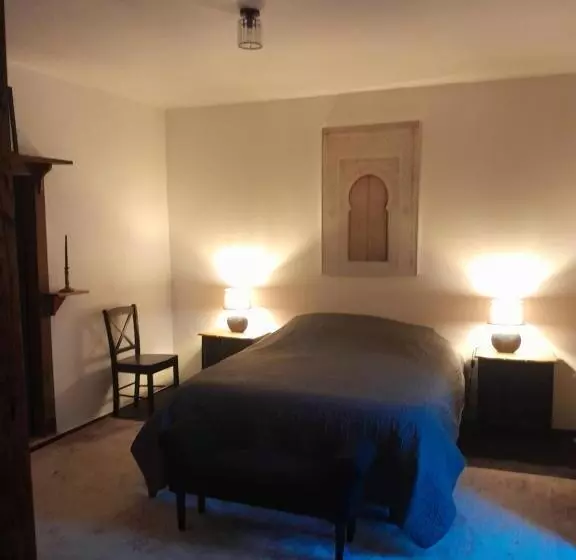 Aamiaismajoitus (B&B) La Petite Salamandre Bleue