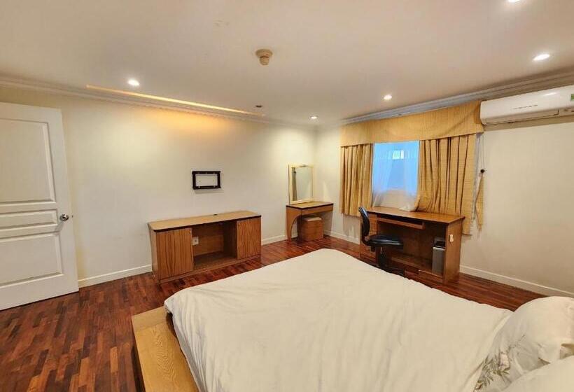 Hellen Rose   Hoang Van Thu