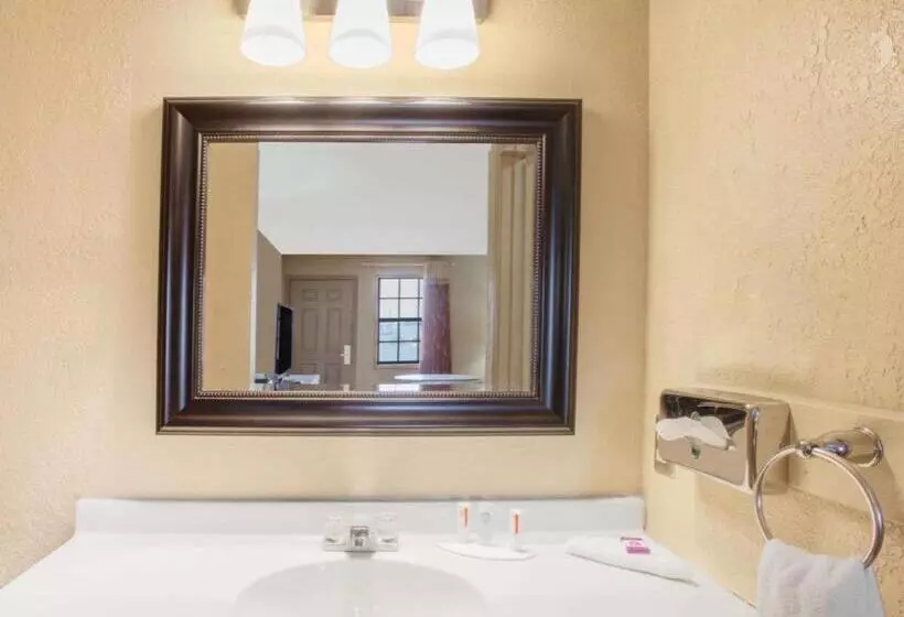 Hotelli Knights Inn   Wildersville, Tn