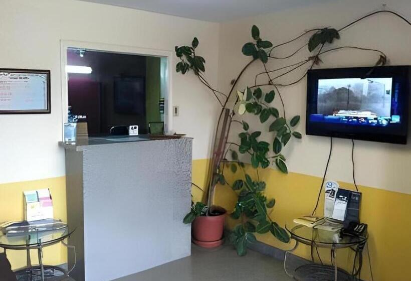 호텔 Knights Inn Wildersville, Tn