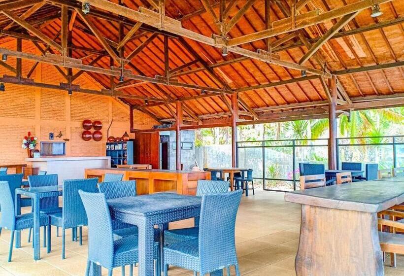 Otel Oyo 1508 Mascot Beach