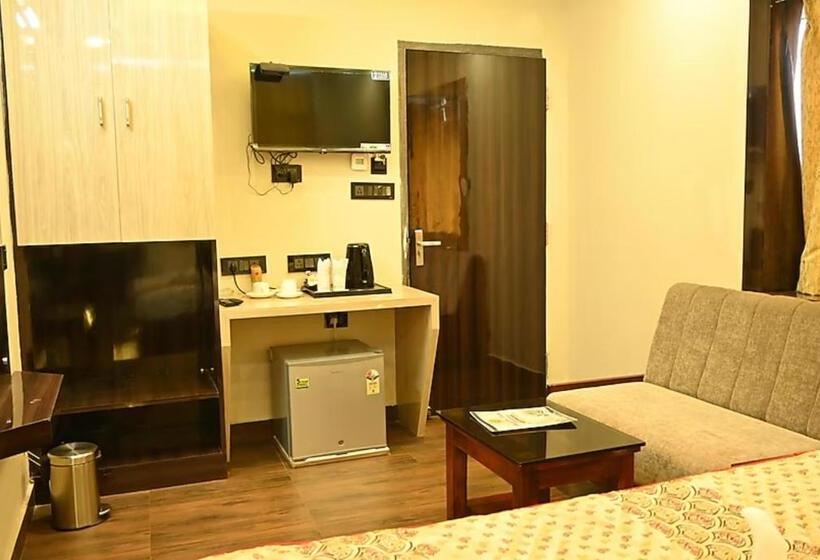 Grg Hotel Moon Ct Road Puri Near Sea Beach   Family Friendly