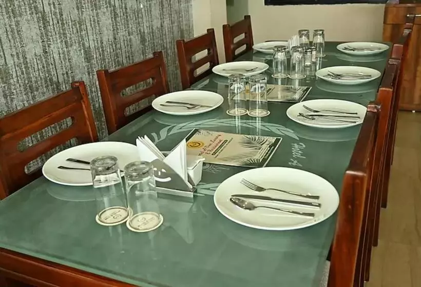 Grg Hotel Moon Ct Road Puri Near Sea Beach   Family Friendly