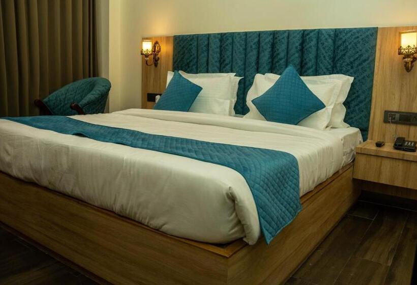 Отель W Grand A Boutique