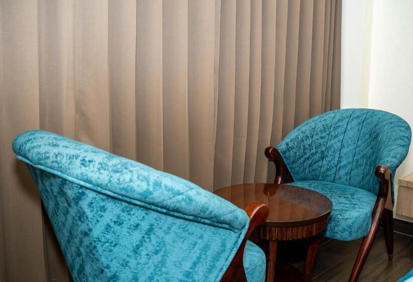 Отель W Grand A Boutique