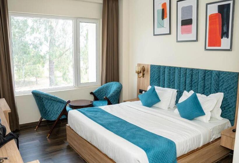 Отель W Grand A Boutique