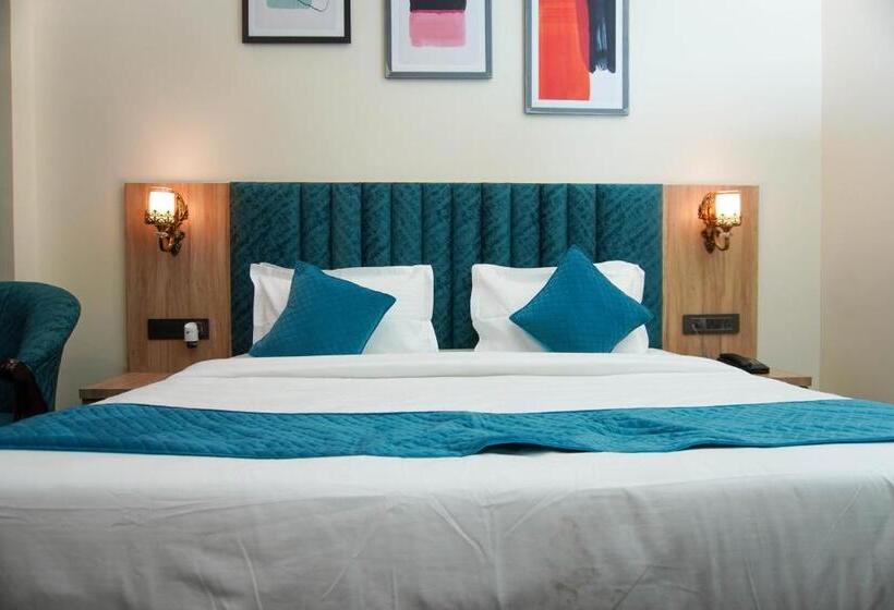 Отель W Grand A Boutique