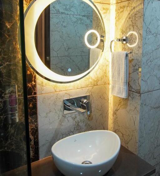 Отель W Grand A Boutique