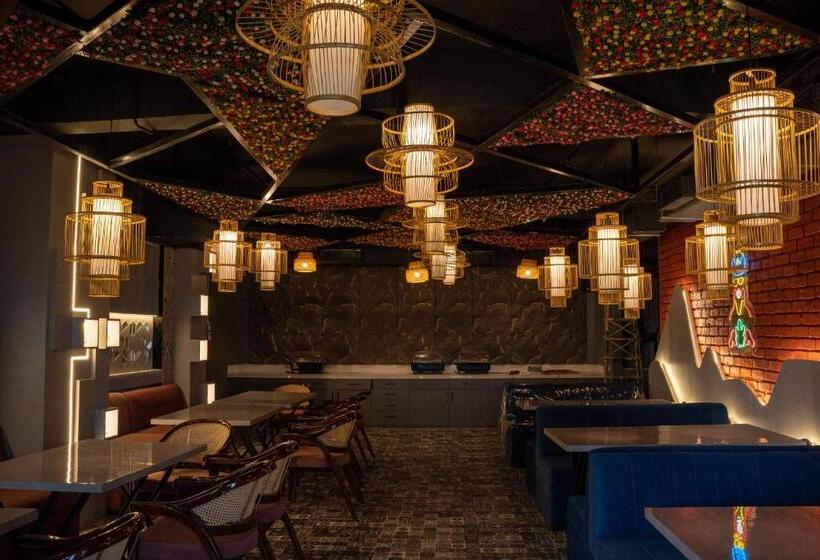 Отель W Grand A Boutique