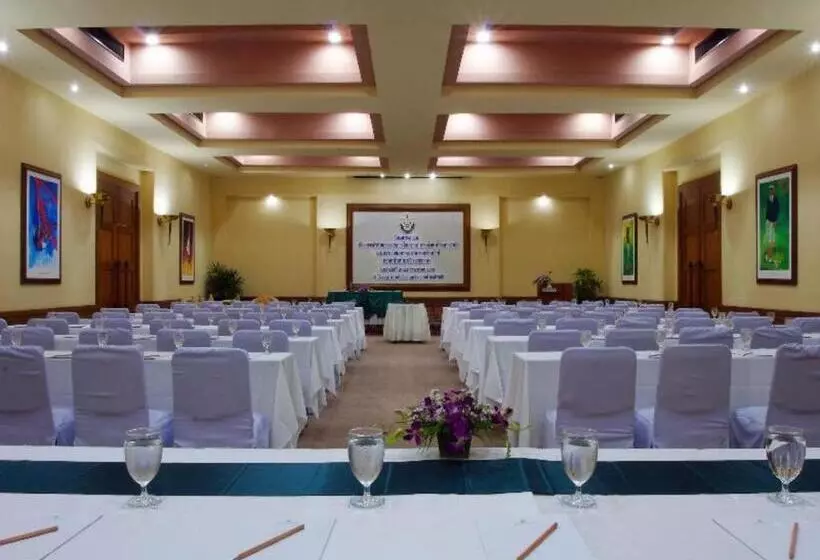 Lake View Hotel And Golf Club